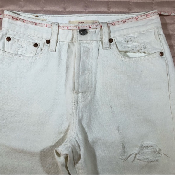 Levi's Wedgie Straight Jeans in Cloud Bank White - Picture 10 of 15
